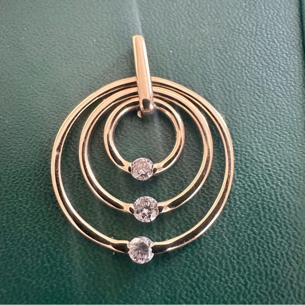 14K Gold Triple Circle Pendant with 3 Diamonds – Modern Minimalist Design, 2.94g - Picture 2 of 10